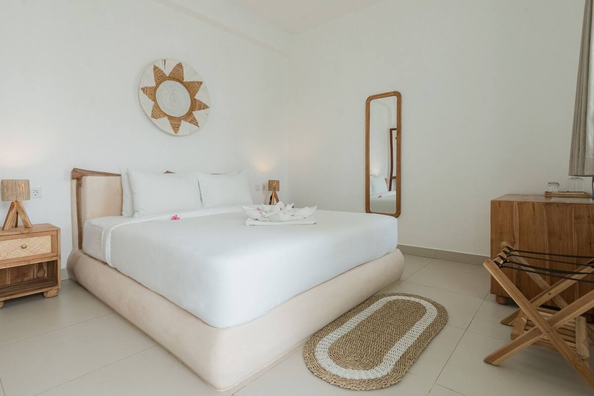 Superior Double Room | Minibar, in-room safe, soundproofing, iron/ironing board (on request)