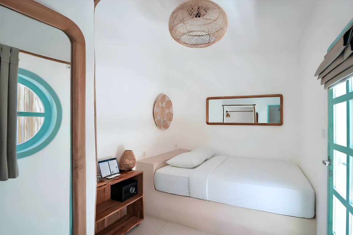 Classic Mini No View | Minibar, in-room safe, soundproofing, iron/ironing board (on request)
