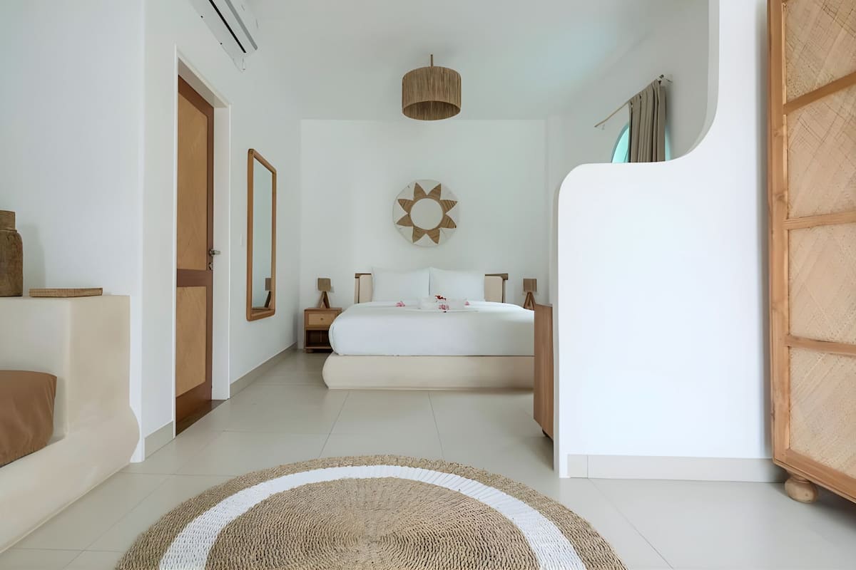 Deluxe Double Room | Minibar, in-room safe, soundproofing, iron/ironing board (on request)