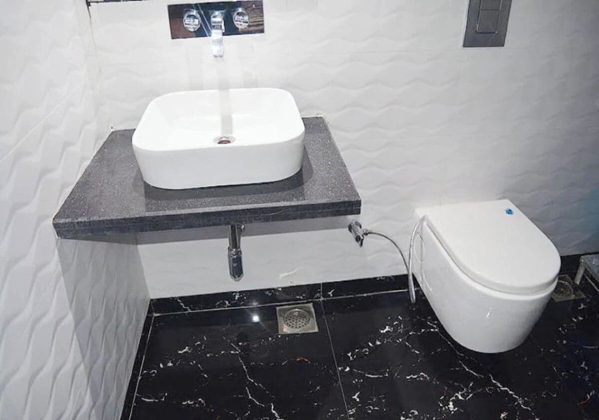 Ducha, toallas, jabón, shampoo