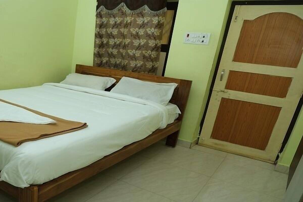 Phòng Deluxe | Bộ trải giường bằng vải cotton Ai Cập, bộ đồ giường cao cấp, bàn 