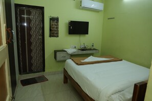 Deluxe Room | Egyptian cotton sheets, premium bedding, desk, free WiFi - RKS Residency (Tiruvannamalai)