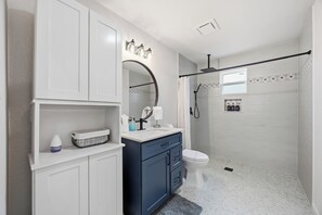 Bathroom - Branch Bungalow in EADO #4 2 km from FIFA Fest (Houston)
