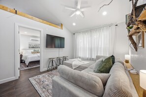 Room - Branch Bungalow in EADO #4 2 km from FIFA Fest (Houston)
