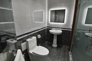 Amenidades de baño gratuitas, toallas, jabón, shampoo 