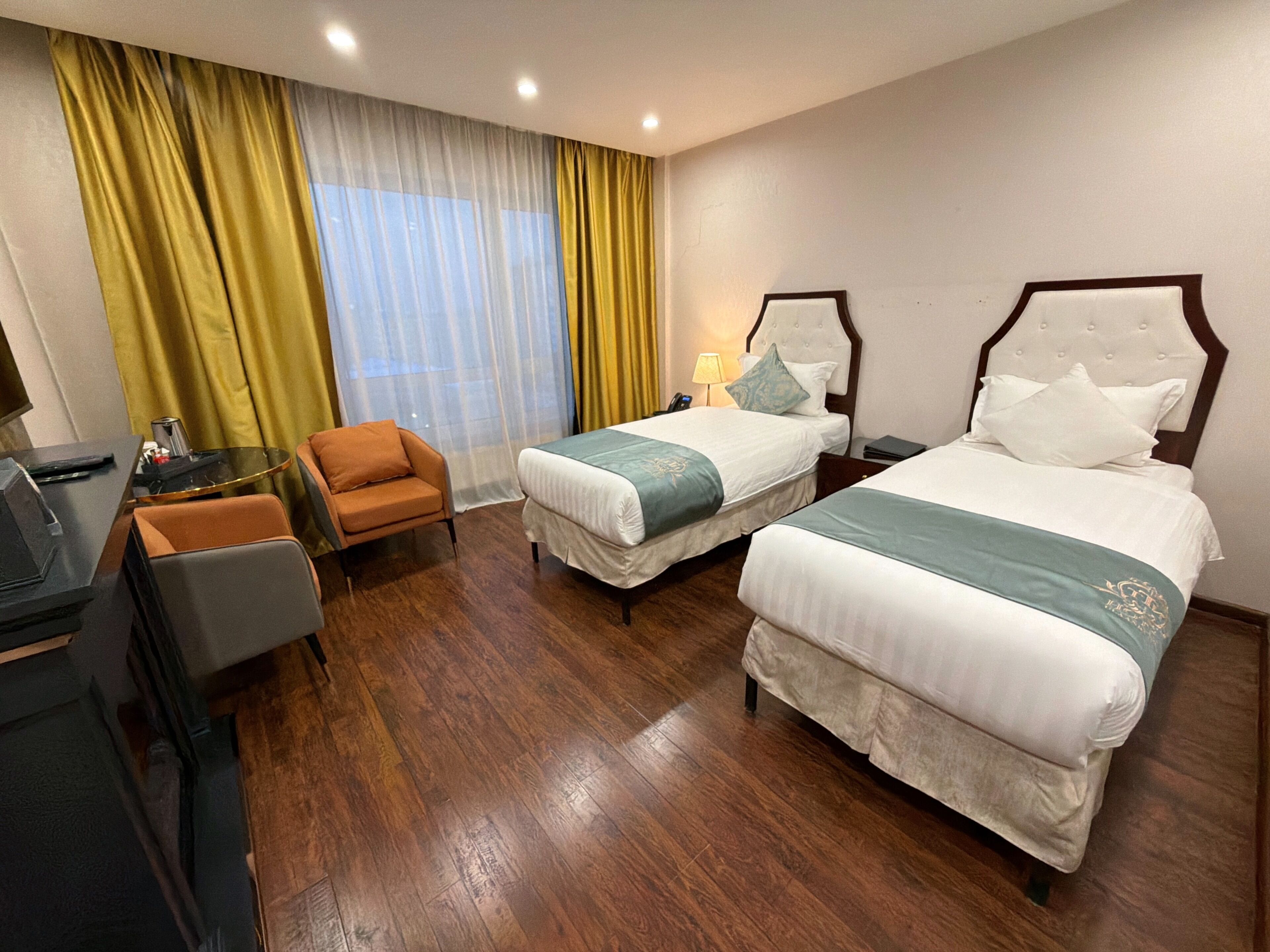 Standard Twin Room | In-room safe, desk, laptop workspace, soundproofing