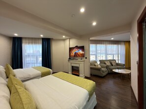 Perhehuone | Tallelokero huoneessa, työpöytä