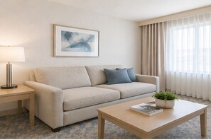 Classic Room, City View | Living area - Everly Hotel and suites (Toronto)