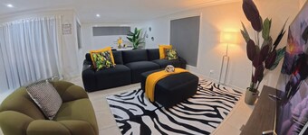 Spacious 4BR Family Haven Near Gold Coast Theme Parks