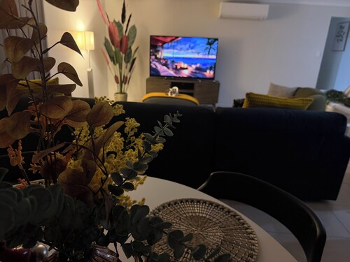 Spacious 4BR Family Haven Near Gold Coast Theme Parks