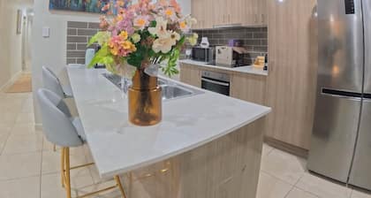 Spacious 4BR Family Haven Near Gold Coast Theme Parks