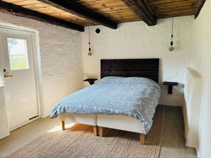 WiFi, bed sheets