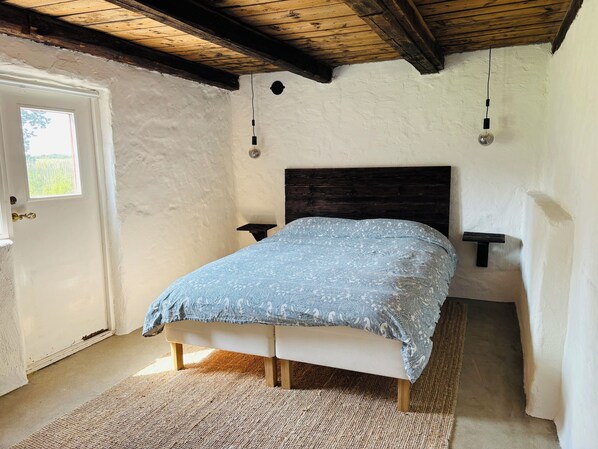 WiFi, bed sheets