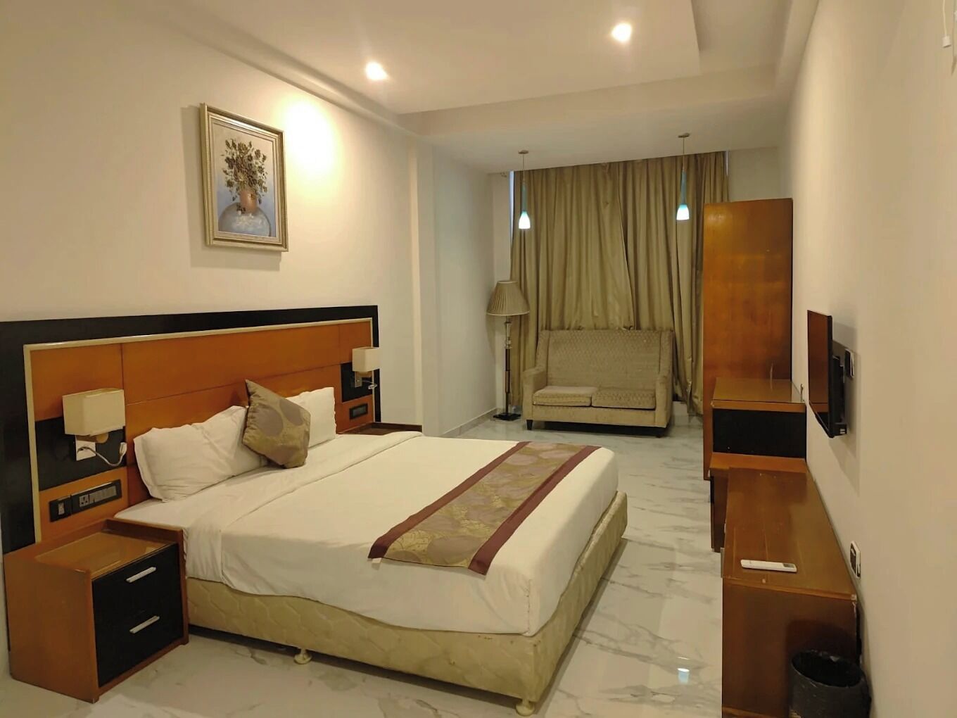 Deluxe Room, City View | Laptop workspace, free WiFi