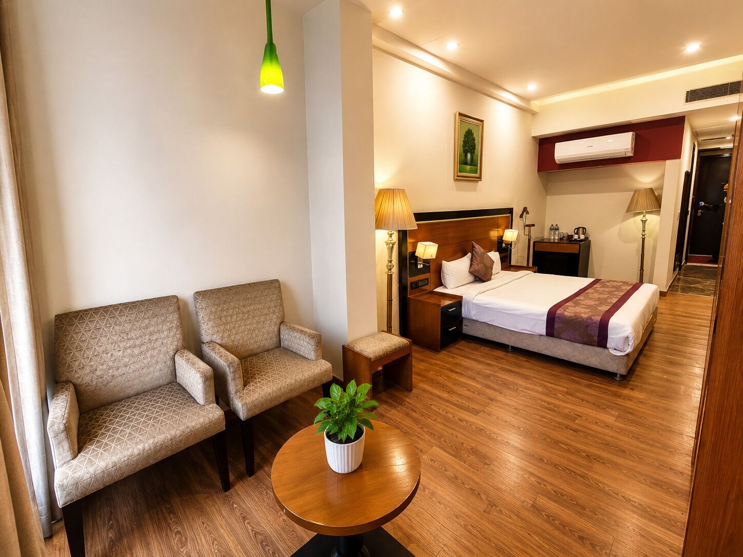 Luxury Room | Laptop workspace, free WiFi
