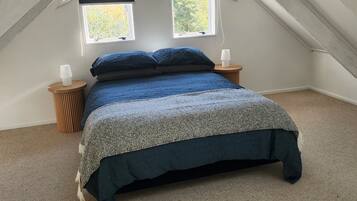 4 bedrooms, WiFi, bed sheets, wheelchair access