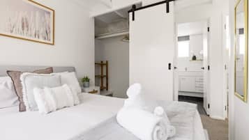 4 bedrooms, WiFi, bed sheets, wheelchair access