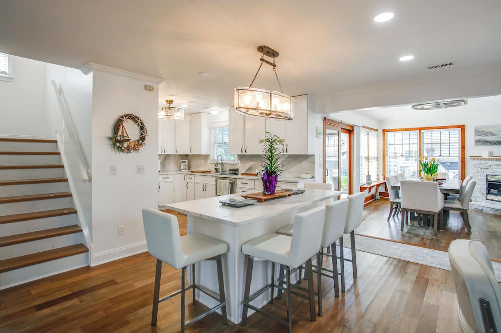 1 Mi to Pier: Spacious Home w/ Private Yard! - Galloway, NJ