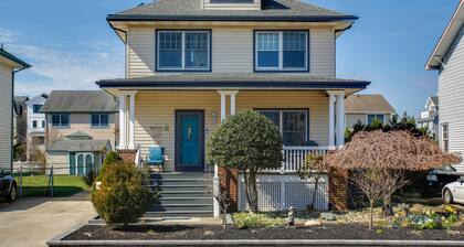 1 Mi to Steel Pier: Spacious Home w/ Private Yard!