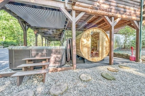 A wooden hot tub under a pergola, a wooden bench, and a covered picnic table. - Massive Log Chalet With Hot Tub (Lakeville)