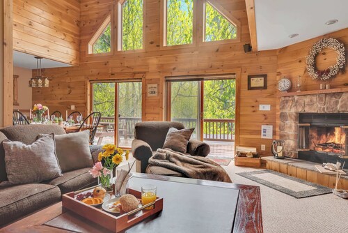 Massive Log Chalet With Hot Tub