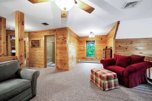 Interior - Massive Log Chalet With Hot Tub (Lakeville)