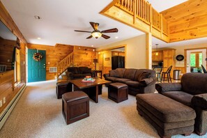 Interior - Massive Log Chalet With Hot Tub (Lakeville)