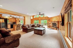 Interior - Massive Log Chalet With Hot Tub (Lakeville)