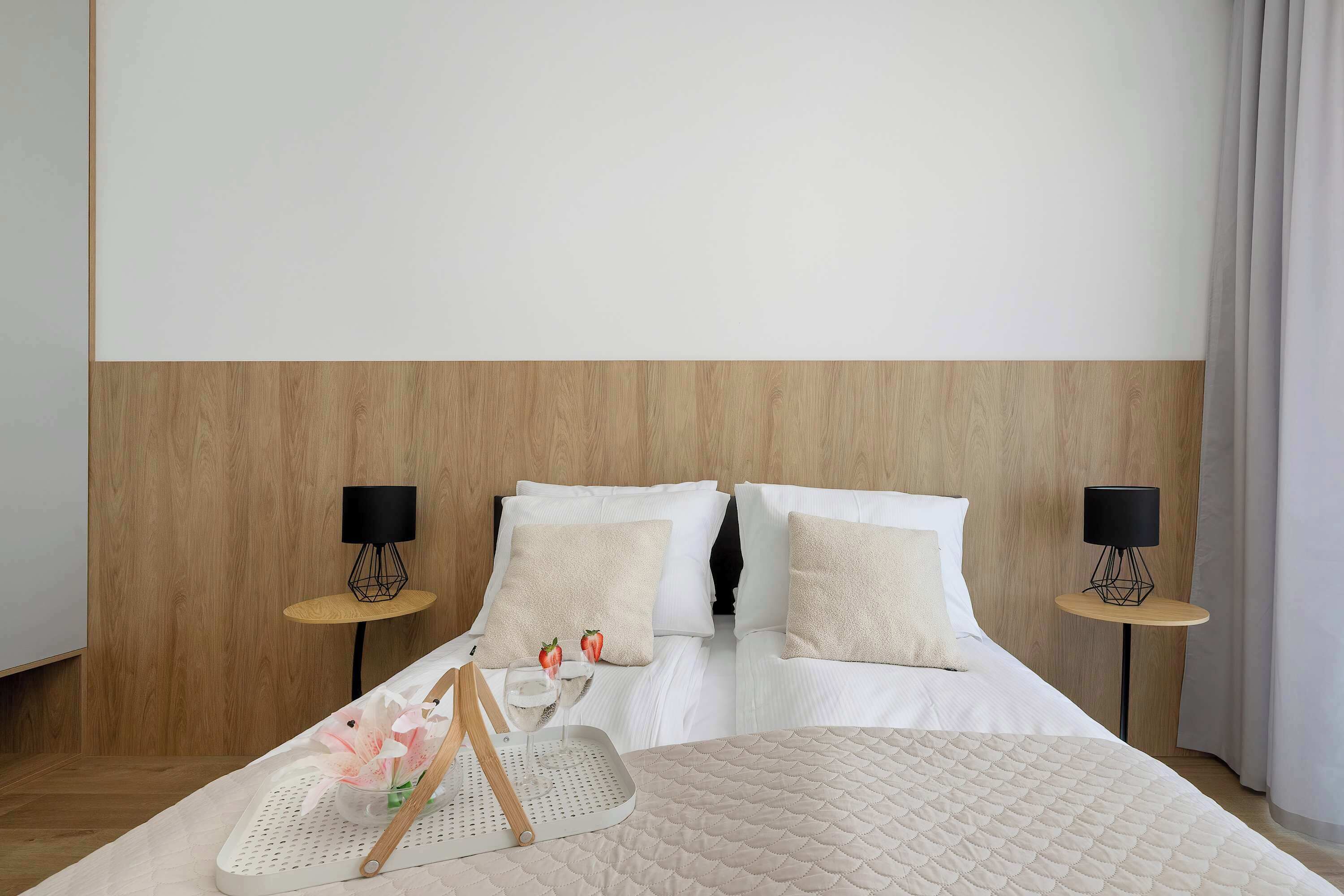 Iron/ironing board, travel cot, WiFi, bed sheets