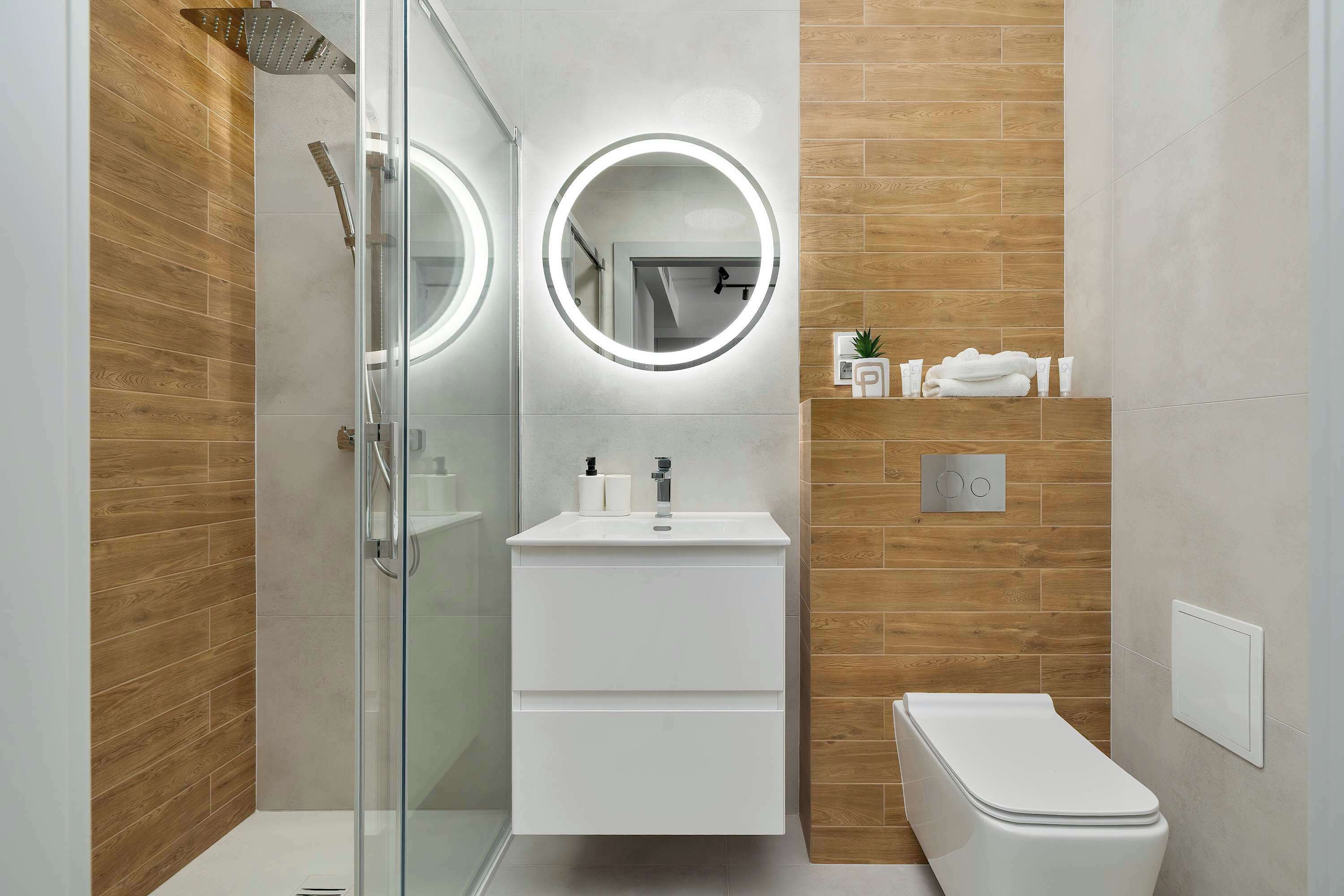 Shower, hair dryer, towels, shampoo