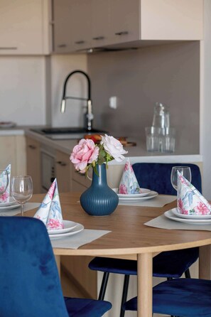 Dining - Family Apartment | Parking | 240 m to Jamno Lake (Mielno)