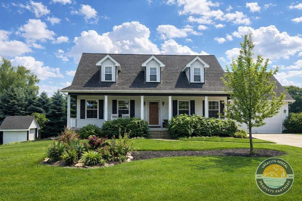 Stylish Family Home Near Lake Geneva - Delavan, WI
