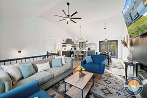 House (4 Bedrooms) | Interior - Lake Geneva Hous Family Fun With Pool Table (Lake Geneva)