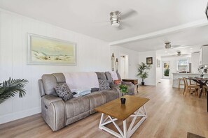 Interior - Sleeps 10! Near Orioles Stadium Spring Training (Sarasota)