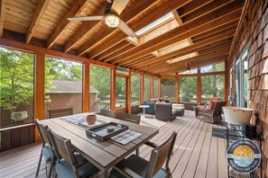 Interior - Lake Geneva Escape 4BR Arcade Fire Pit and Deck (Lake Geneva)
