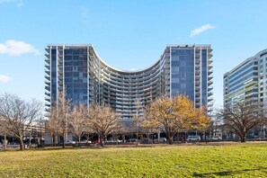 Exterior - Stylish 1-Bed in CBD w/ Secure Underground Parking (City)