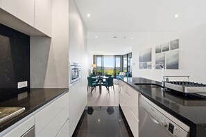 Fridge, microwave, oven, stovetop - Stylish 1-Bed in CBD w/ Secure Underground Parking (City)