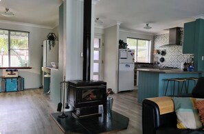 Interior - Lakeside Cottage with Spa & Pet Friendly Retreat (South Yunderup)