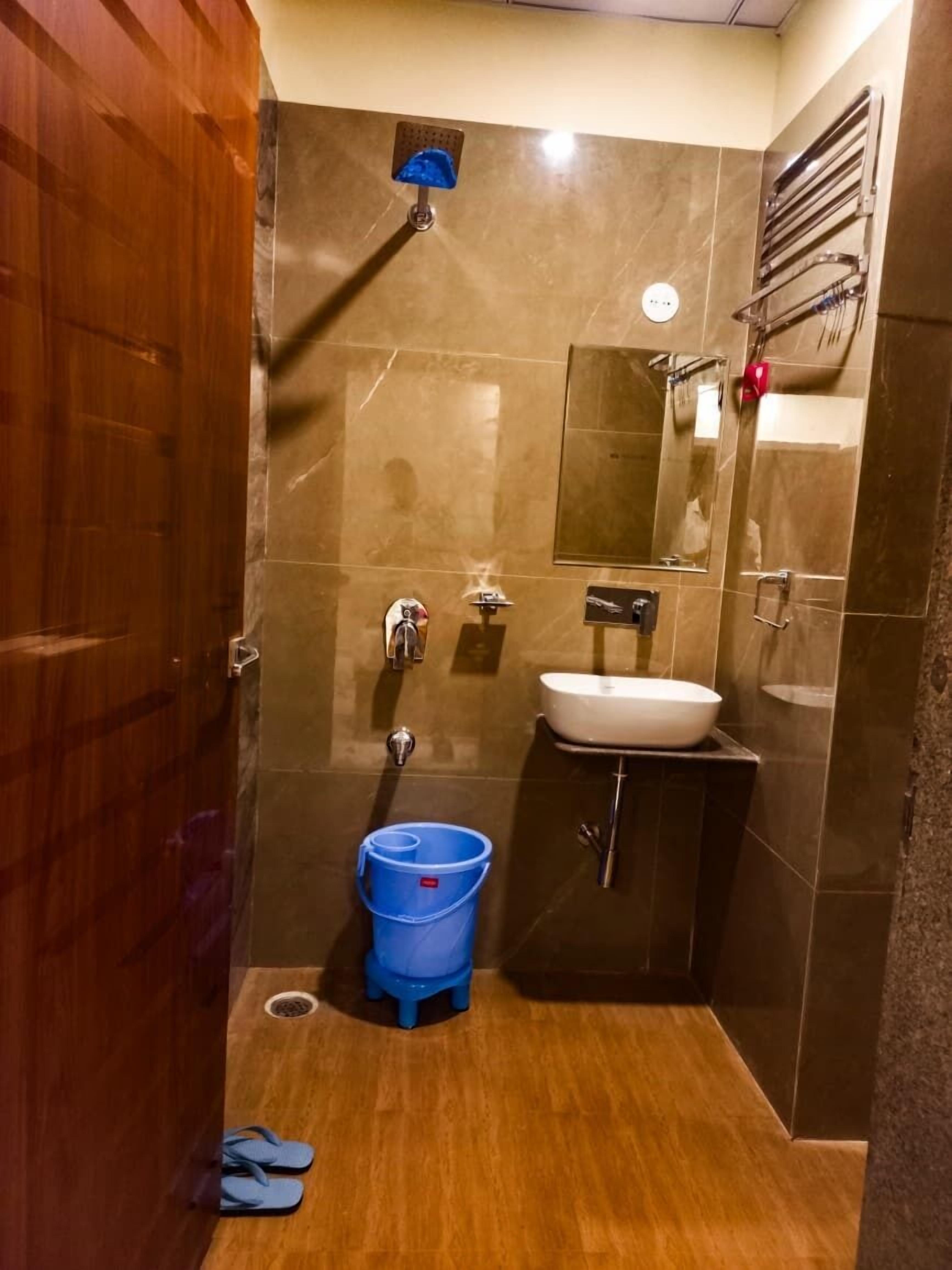 Superior Room | Bathroom | Shower, free toiletries, towels, soap