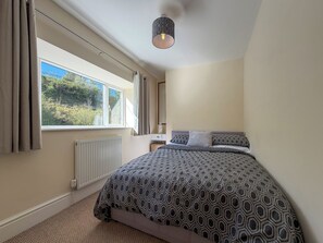 Double bedroom | Ayr Cottage, Prestatyn - 2 bedroom accommodation in Prestatyn (Prestatyn)