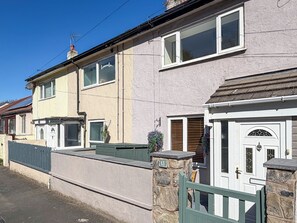 Exterior - 2 bedroom accommodation in Prestatyn (Prestatyn)