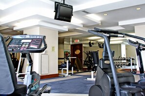Comfort Room | Fitness facility - Qwest Urban Hotel (Toronto)