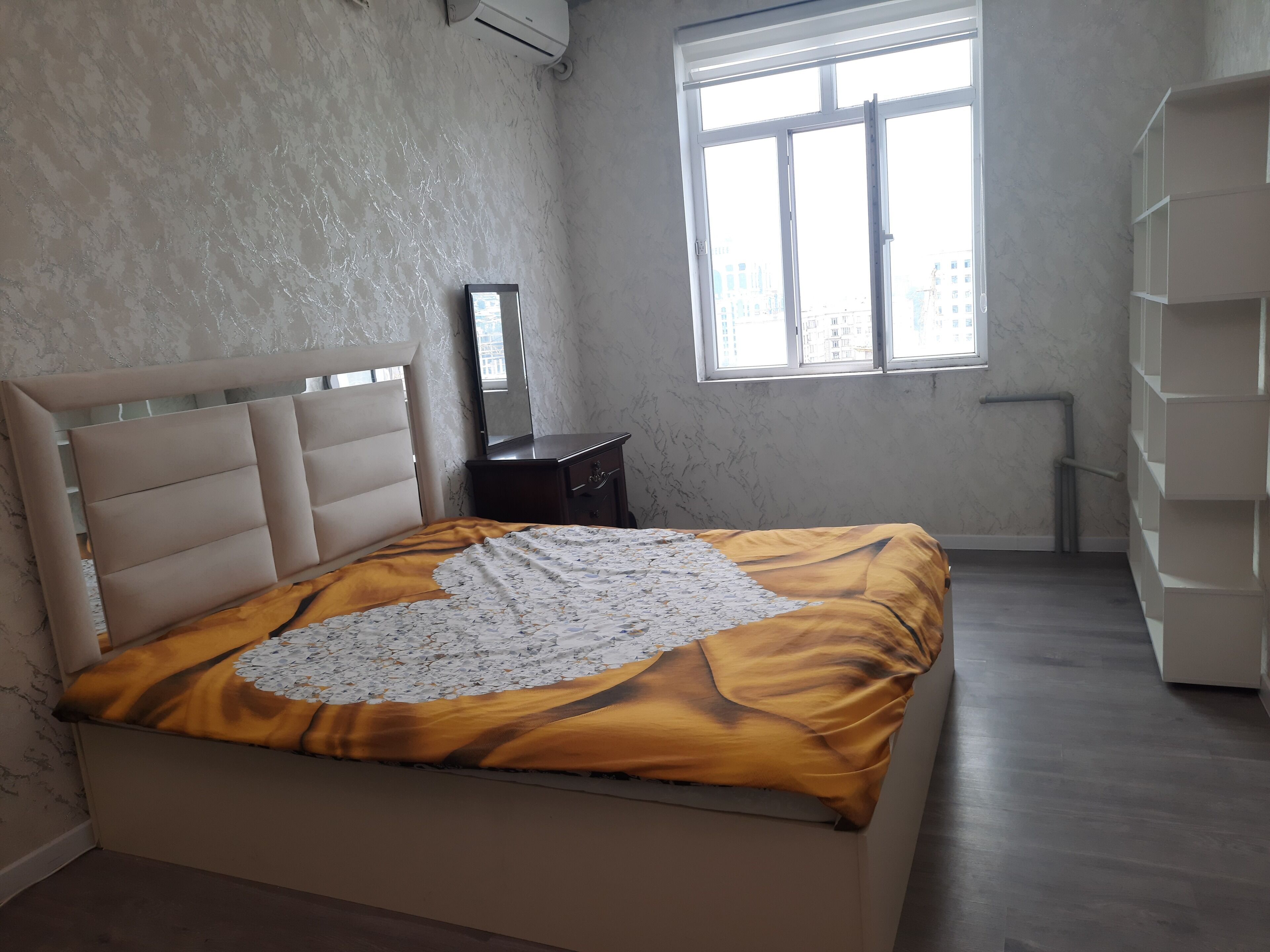 2 bedrooms, iron/ironing board, WiFi