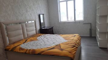 2 bedrooms, iron/ironing board, WiFi