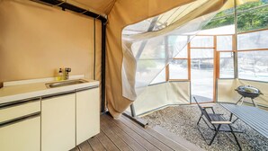 A tented room with a sink, a chair, and a view of the outdoors. - Pocheon Terrace 527 Campground (Pocheon)