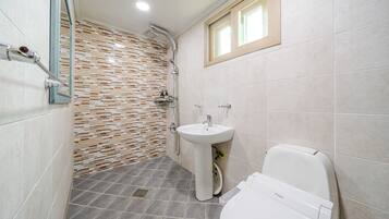 Basic Room, 1 Bedroom (room 2) | 1 bedroom, free WiFi
