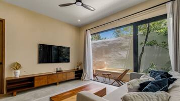 Deluxe Apartment, Garden View | Living area