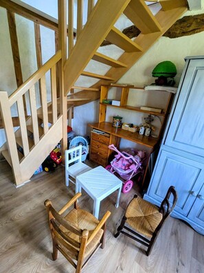 Children’s area - La Martinière | Norman Longhouse • Large Garden • (Le Bourg-Dun)