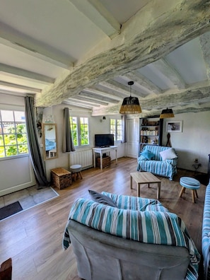 Living area - La Martinière | Norman longhouse, large garden (Le Bourg-Dun)