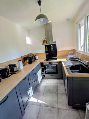 Private kitchen - La Martinière | Norman Longhouse • Large Garden • (Le Bourg-Dun)